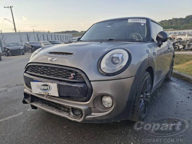 2017 MINI COOPER 