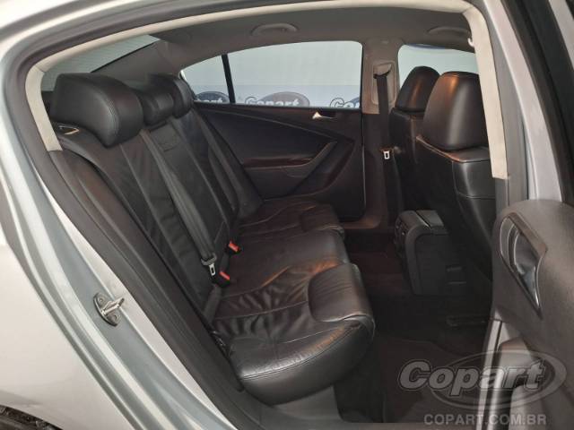 2010 VOLKSWAGEN PASSAT 