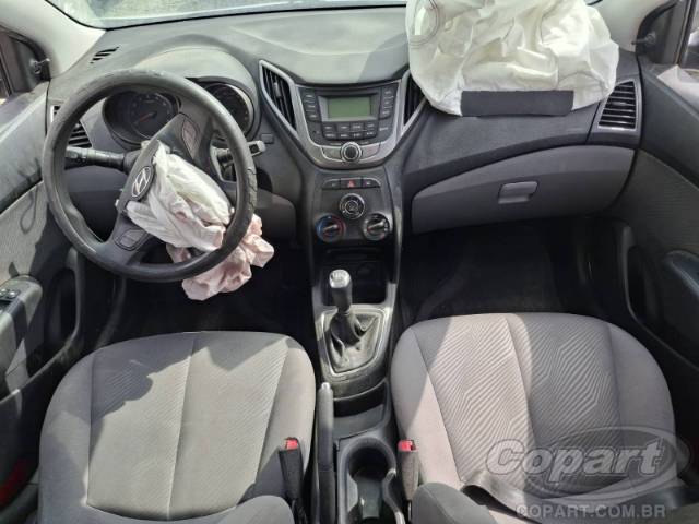 2015 HYUNDAI HB20S 
