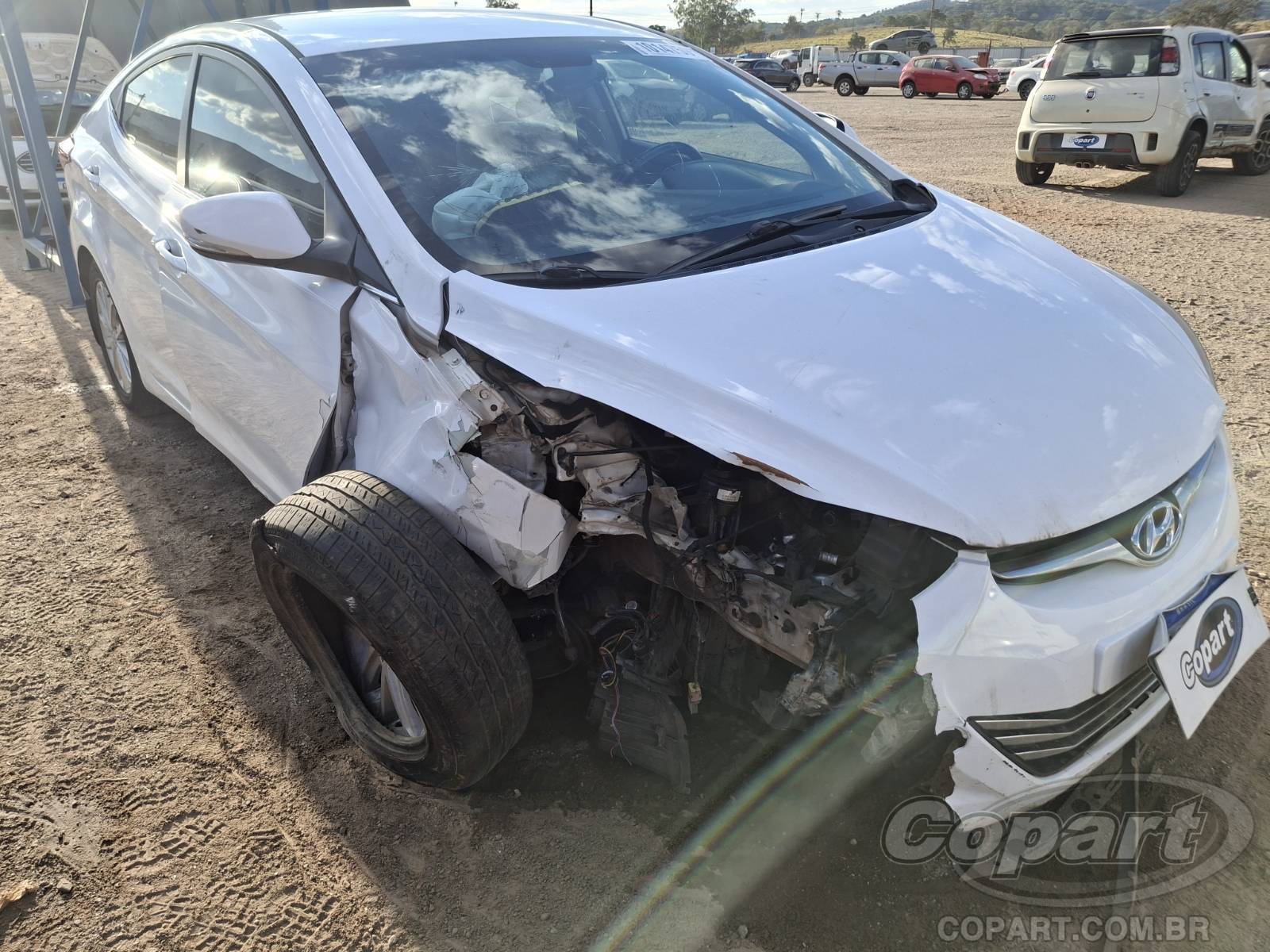 Veículo Hyundai Elantra HYUNDAI ELANTRA GLS 2.0 16V 2014 2015 em leilão