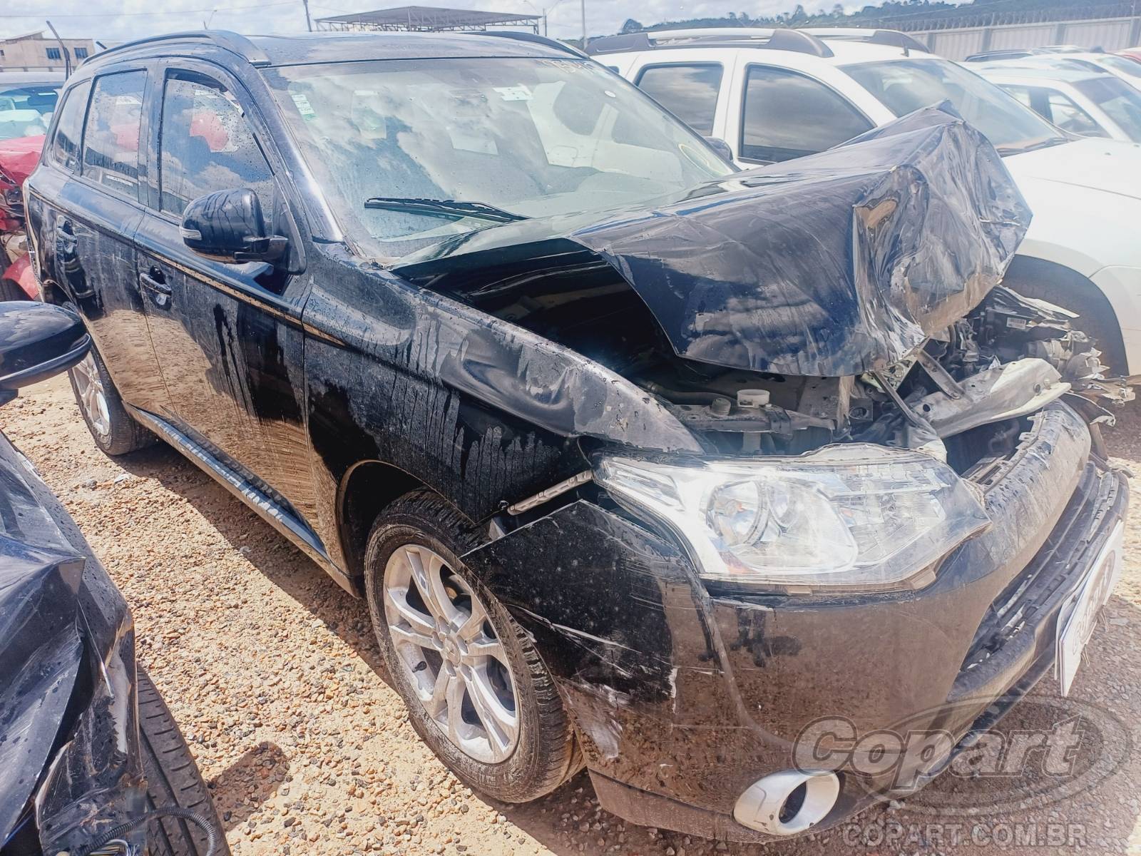Veículo Mitsubishi Outlander Mitsubishi Outlander 2.0 2014 Médio Estado com Colisão Traseira 2014 em leilão