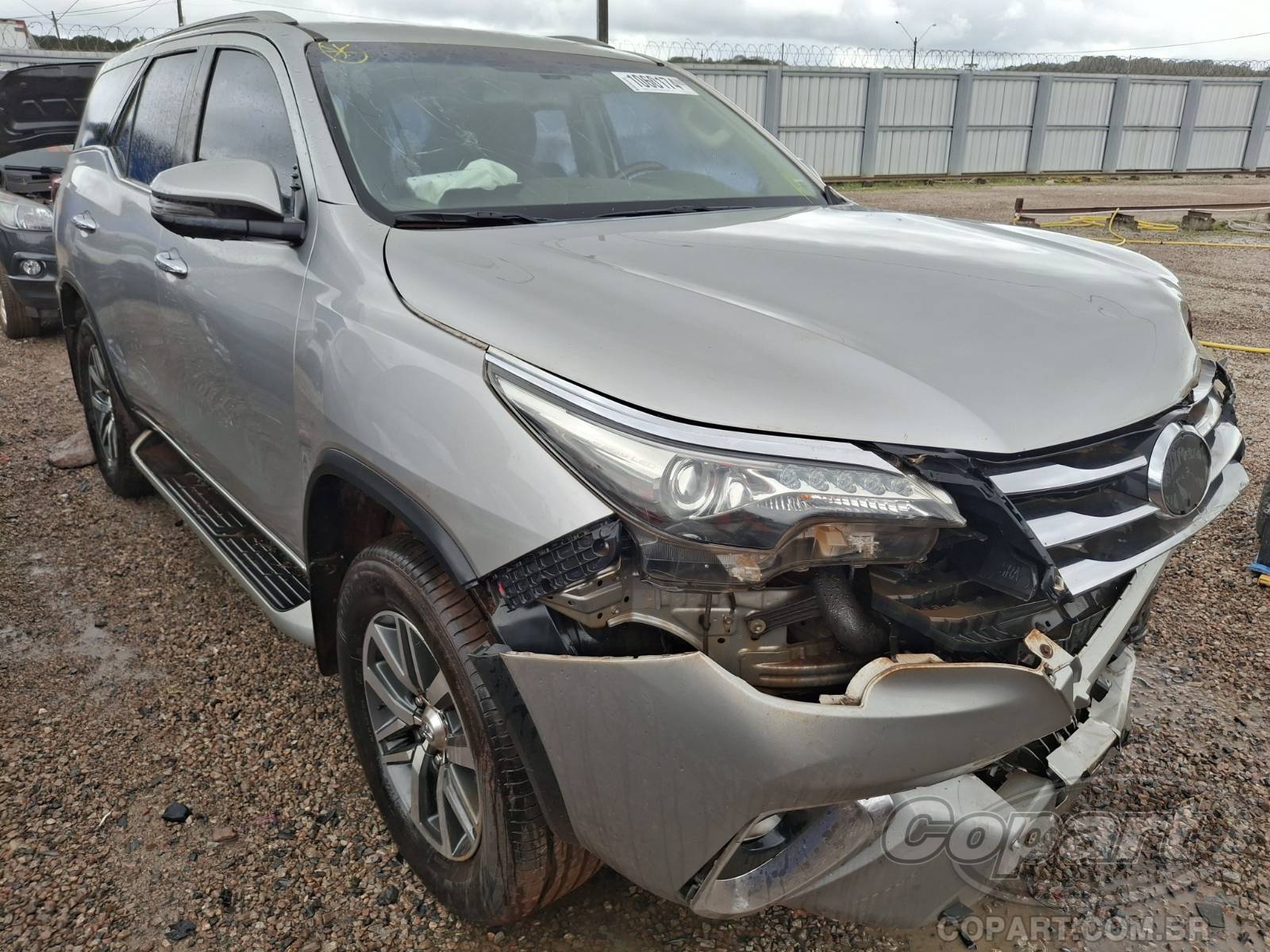 Veículo Toyota SW4 UNKNOWN SW4 2.8 D-4D Turbo 2020 em leilão