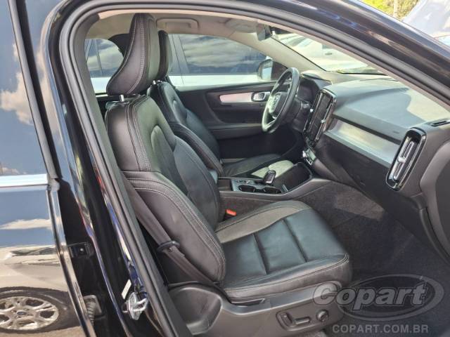 2021 VOLVO XC40 