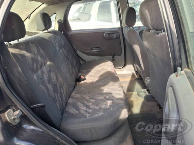 2002 CHEVROLET CORSA SEDAN 