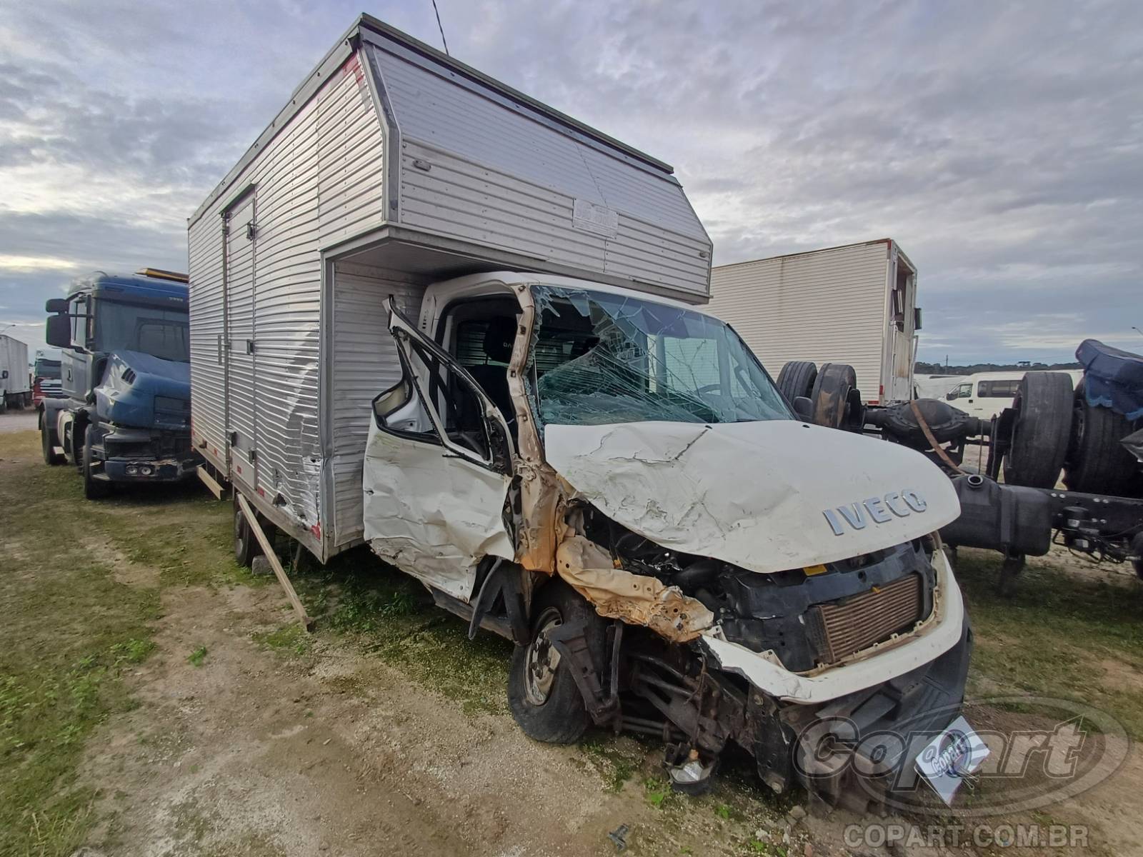 IVECO DAILY 3.0 EGR Turbo 2020 Médio Dano Frontal