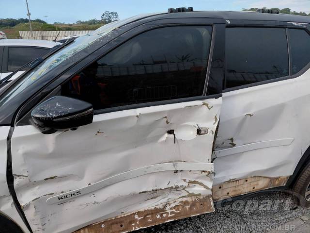 2017 NISSAN KICKS 