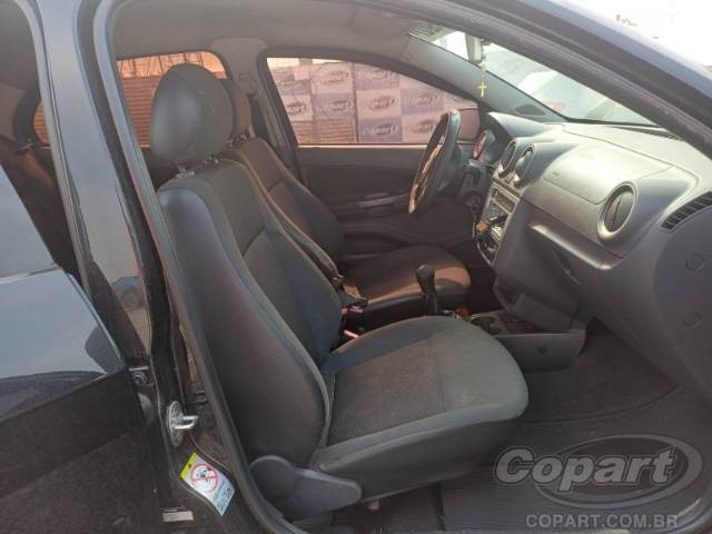 2015 VOLKSWAGEN VOYAGE 