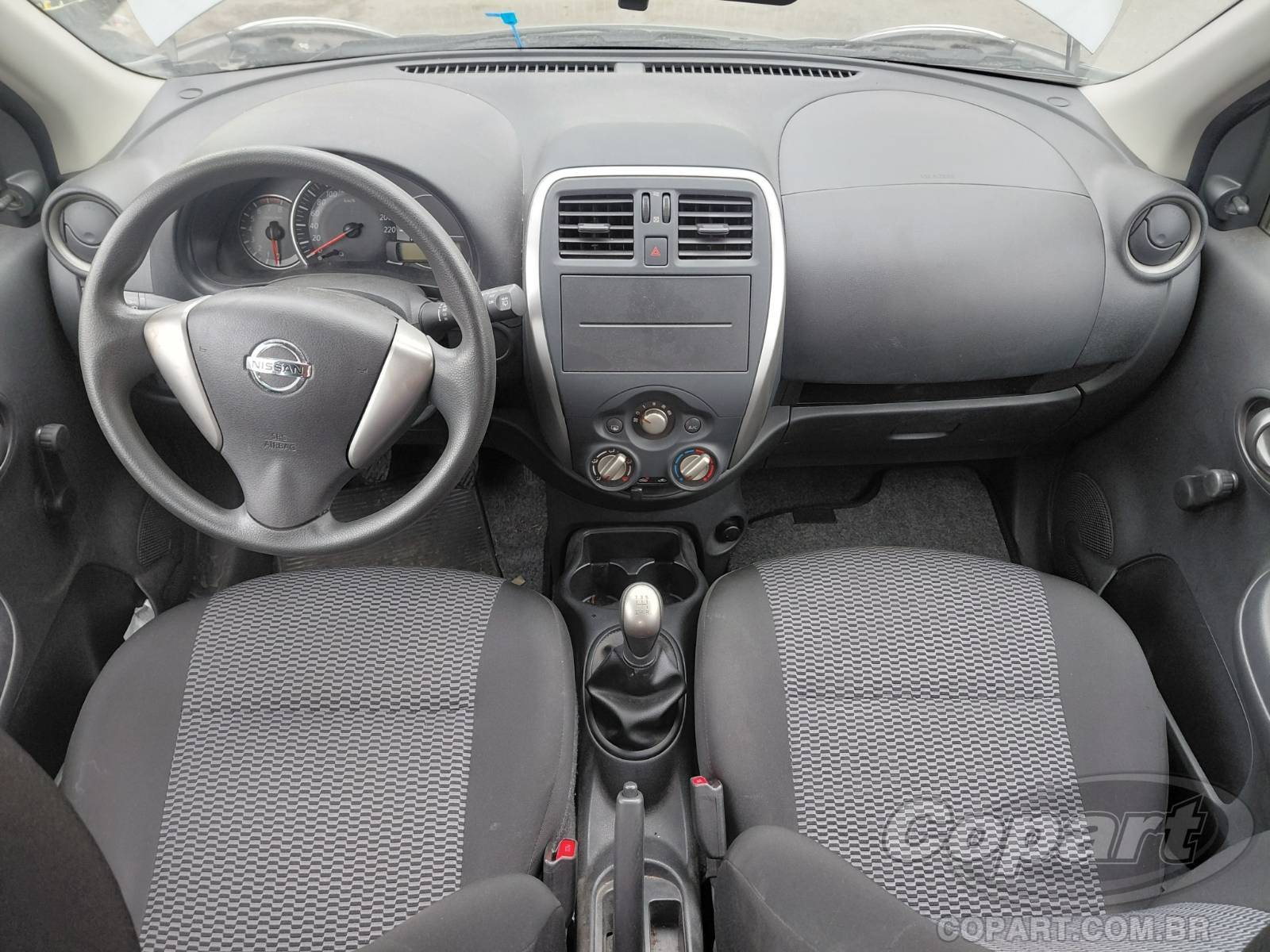 Foto 9 de 10: 2016 NISSAN MARCH