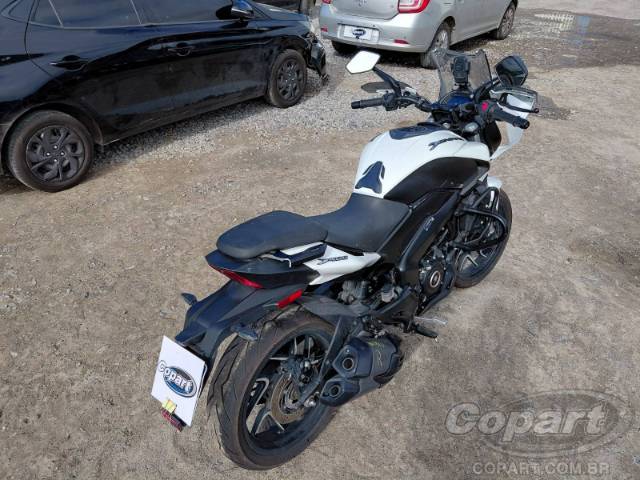 2025 BAJAJ DOMINAR 