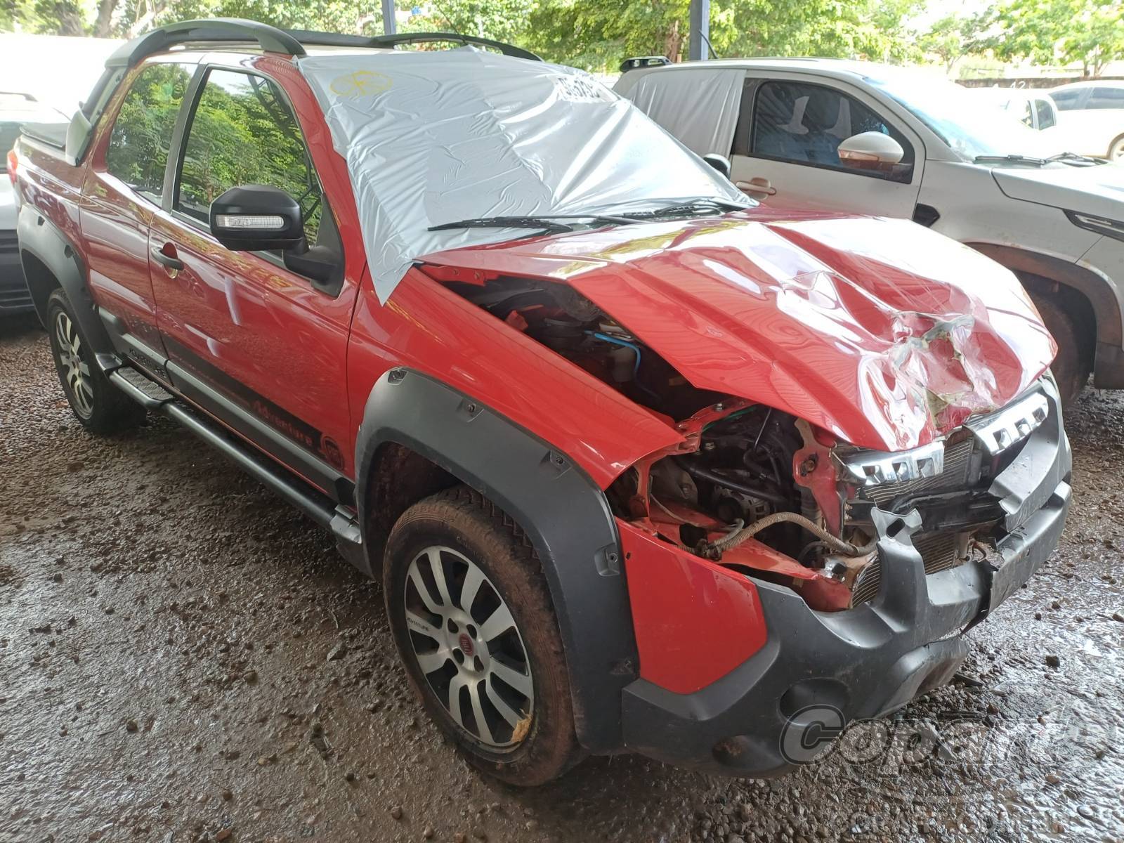 Fiat Strada CD Adventure 1.8 16V E.torQ 2015 Colisão Média Monta