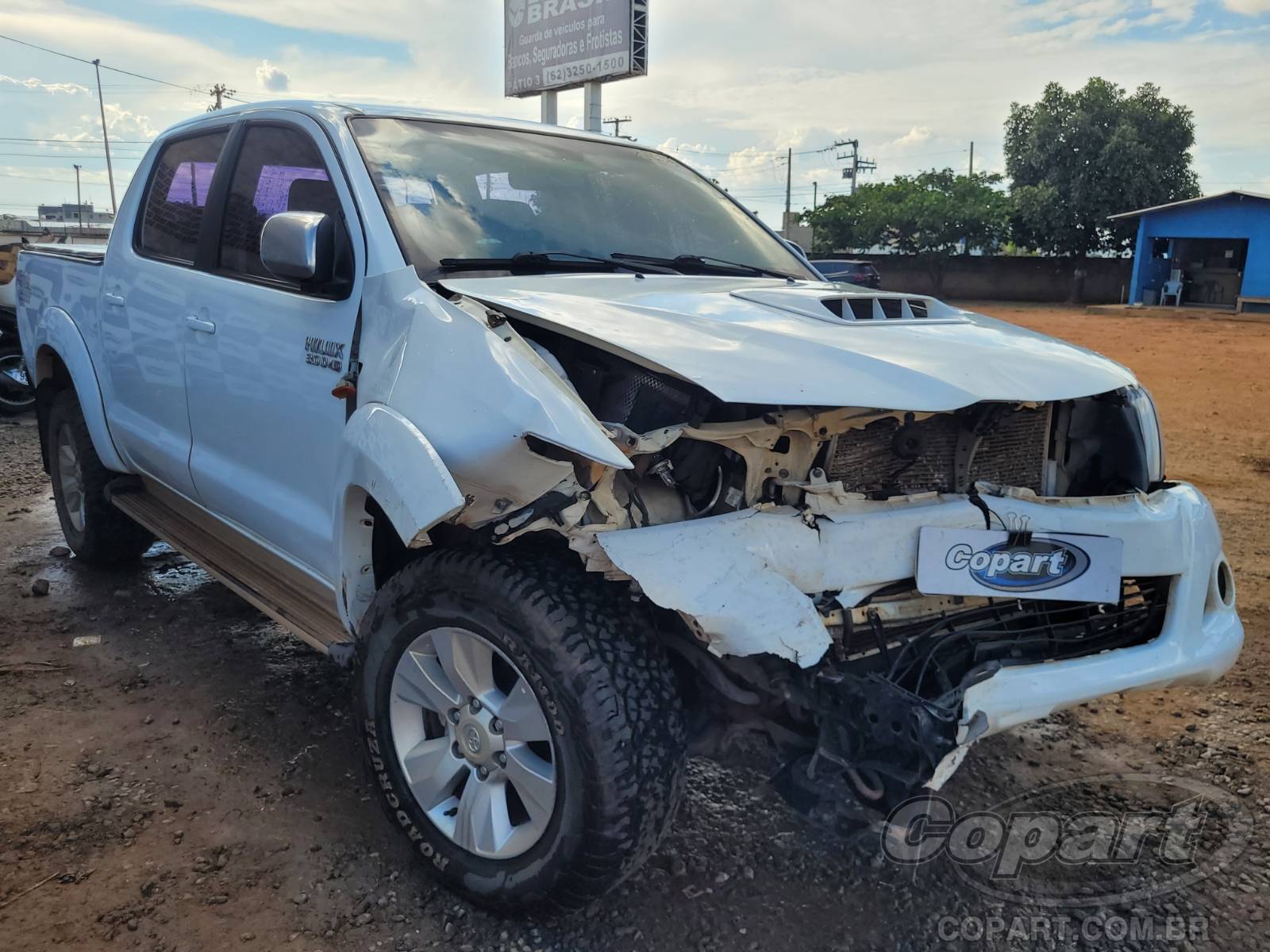 Toyota Hilux CD Std 3.0 D-4D Turbo 2014 Médio Dano Frontal