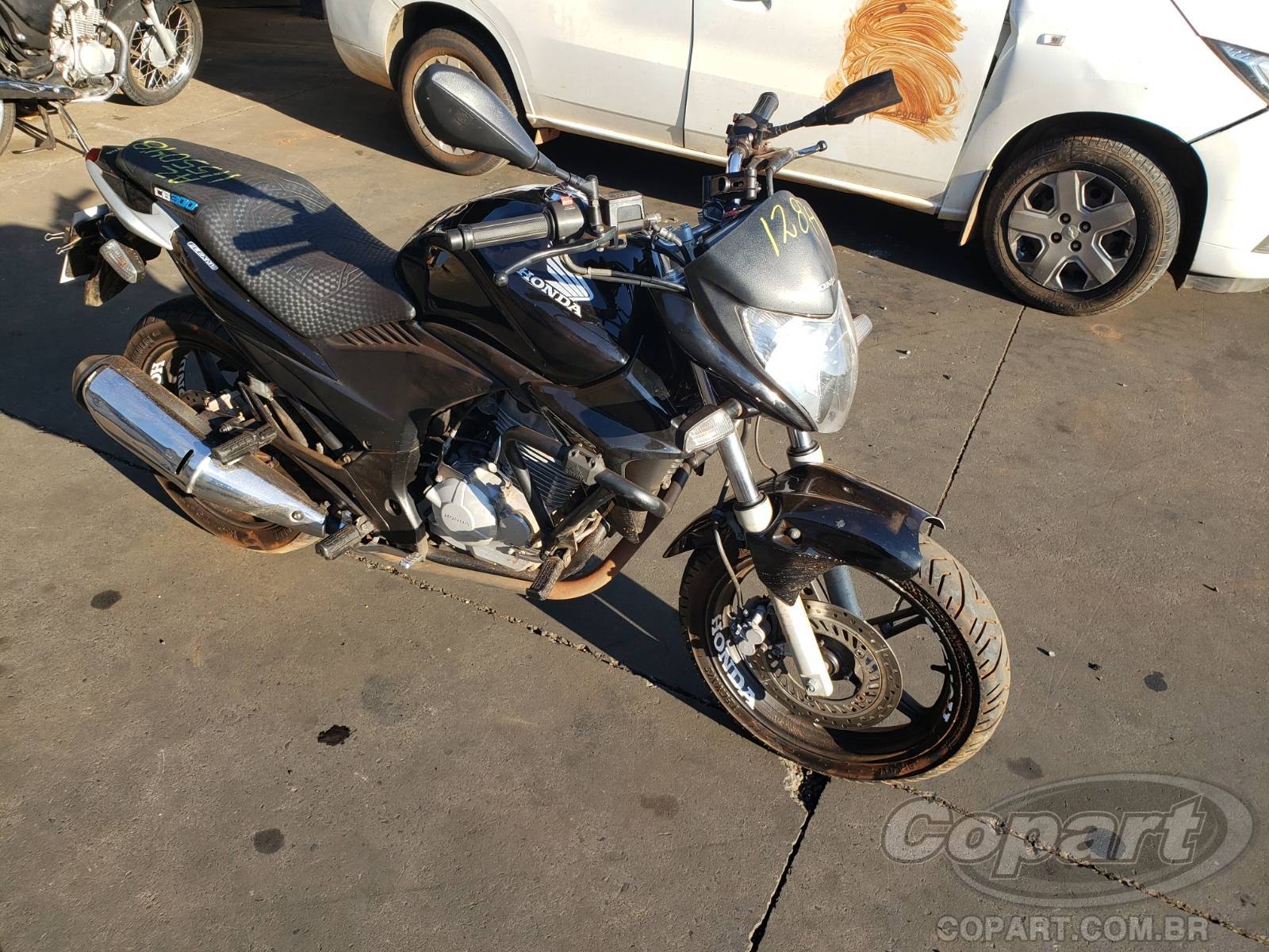 Honda CB 300 2015 em leilão
