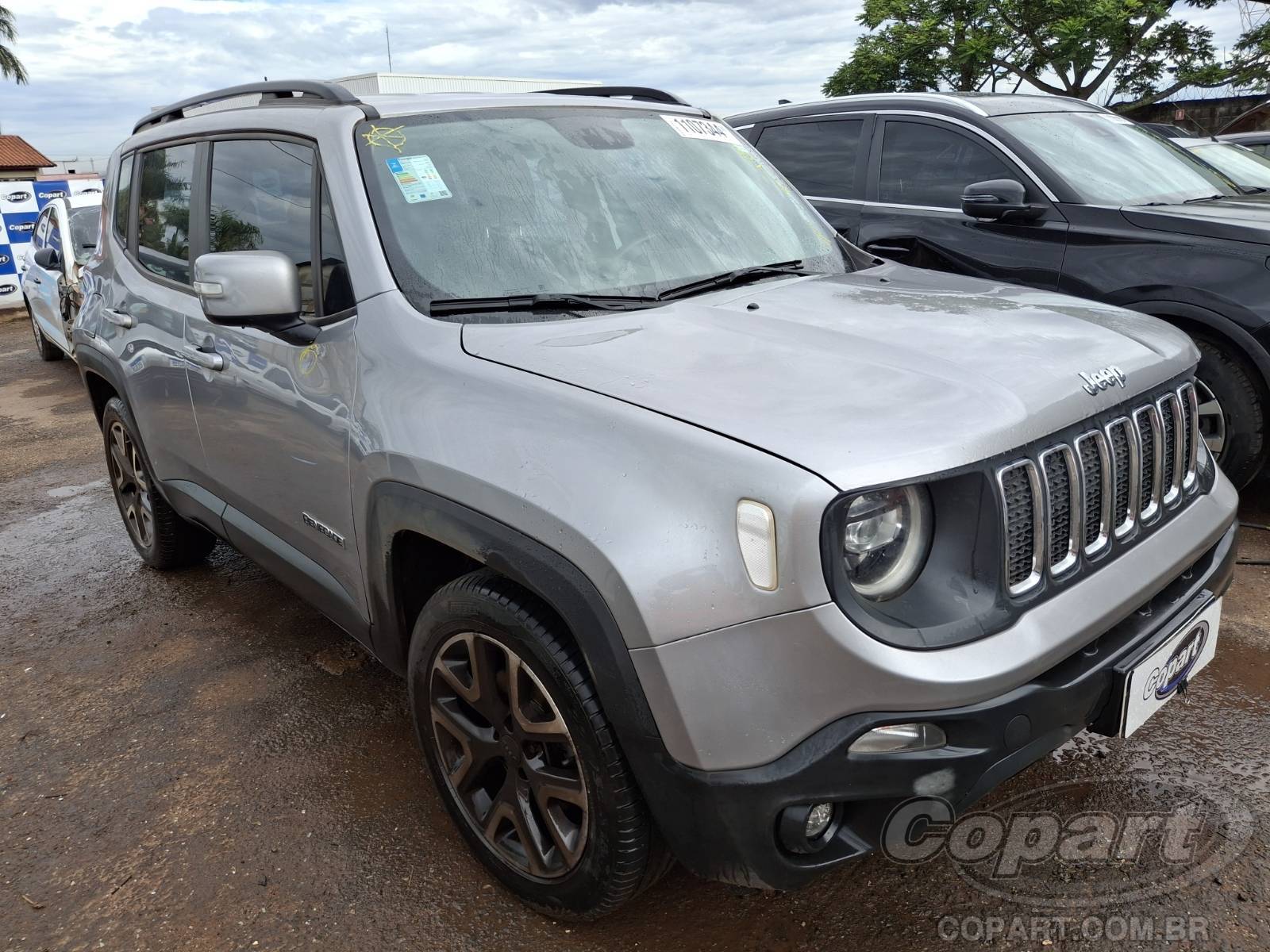 Jeep Renegade 2021 em leilão