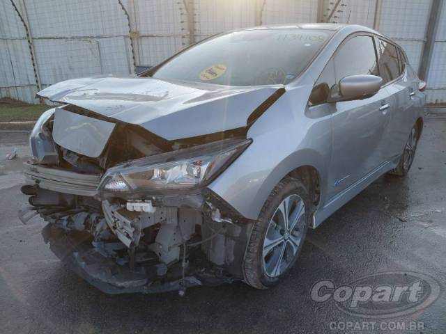 2022 NISSAN LEAF 
