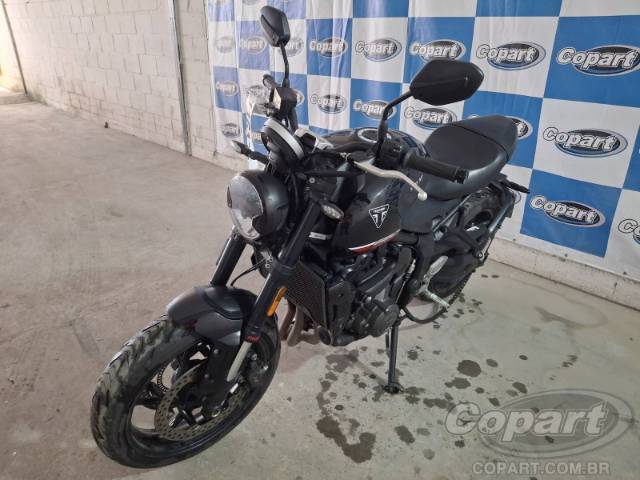 2025 TRIUMPH TRIDENT 