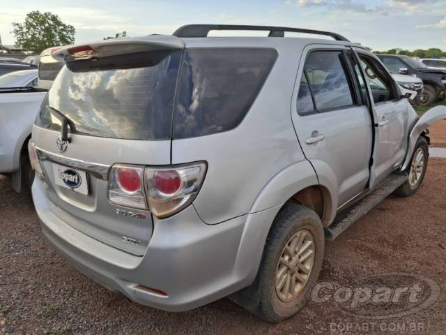 2014 TOYOTA HILUX SW4 