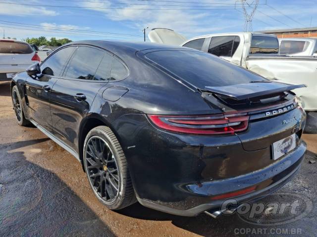 2018 PORSCHE PANAMERA 