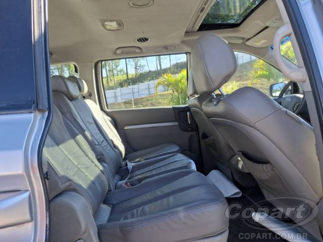 2011 KIA GRAND CARNIVAL 