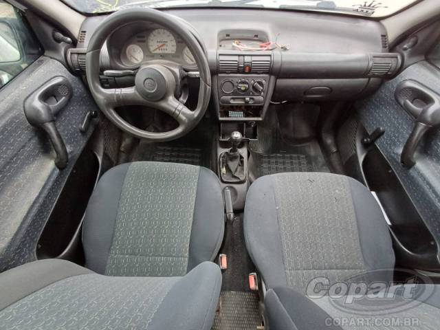 2001 CHEVROLET CORSA 