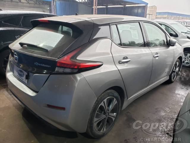 2022 NISSAN LEAF 