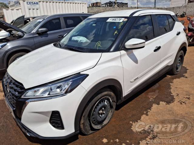 2025 NISSAN Kicks Play 