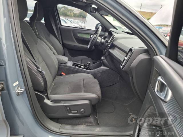 2022 VOLVO XC40 