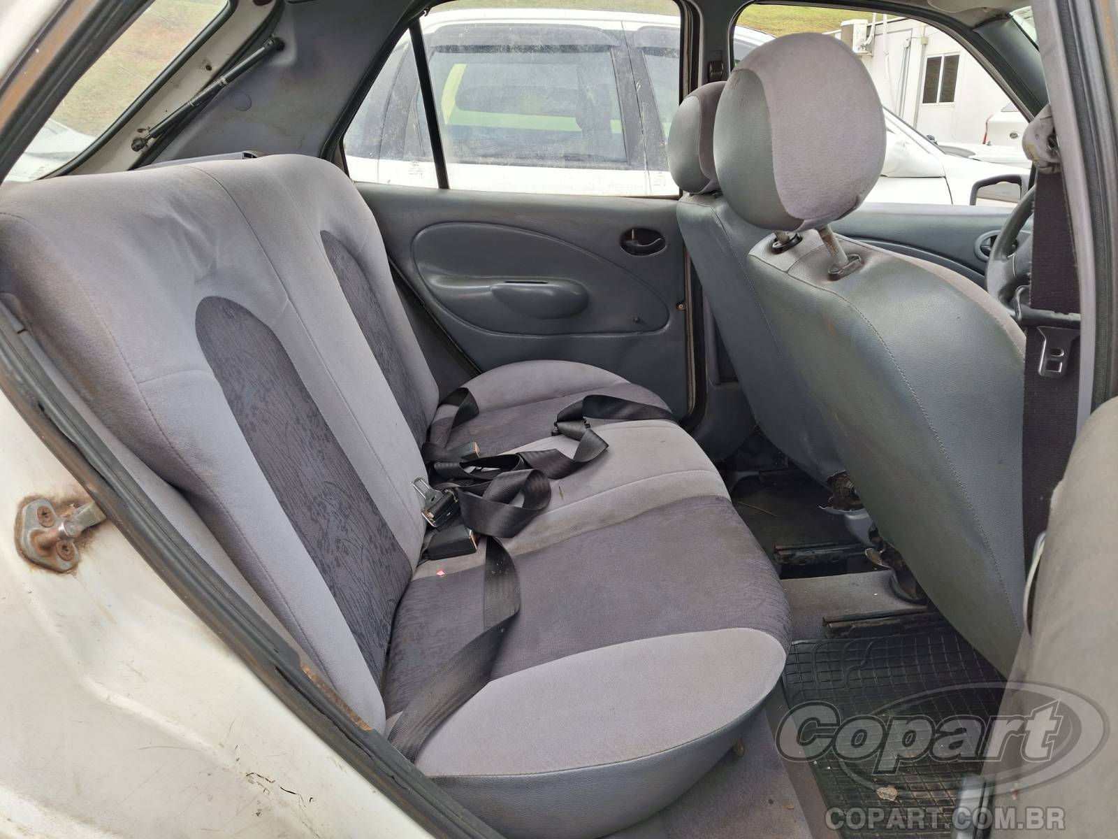 Foto 6 de 10: 1998 FORD FIESTA