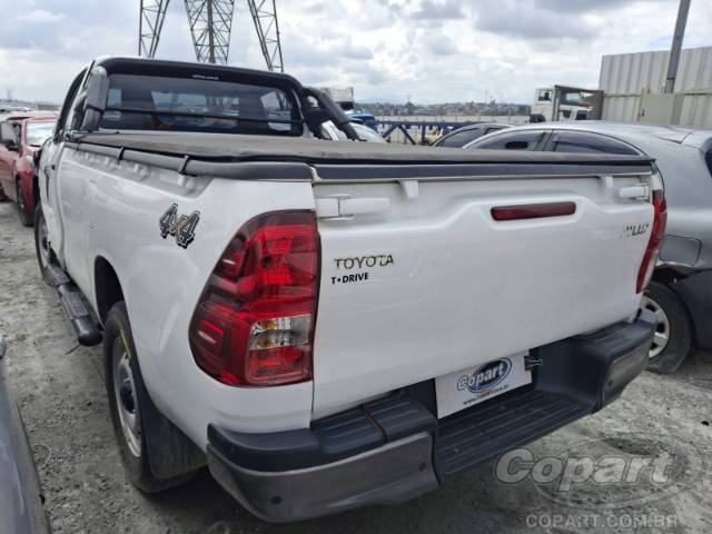 2025 TOYOTA HILUX CS 