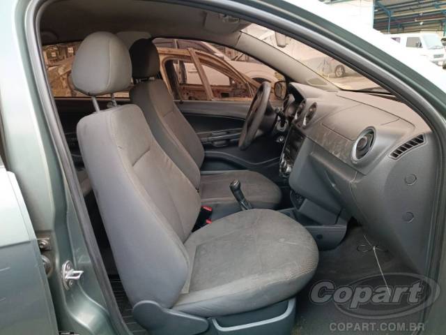 2012 VOLKSWAGEN VOYAGE 