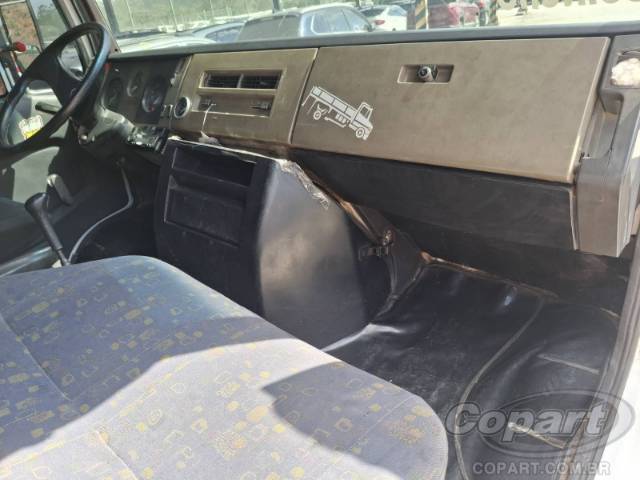 2000 MERCEDES BENZ 710 