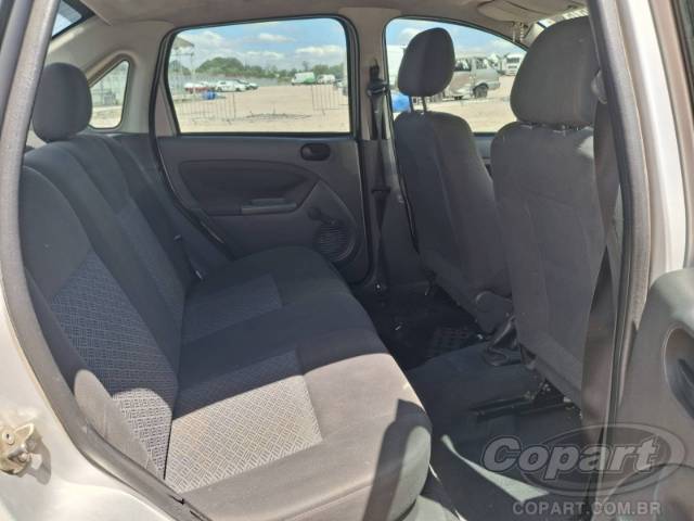 2005 FORD FIESTA SEDAN 