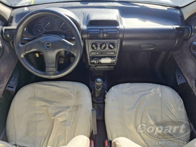 2000 CHEVROLET CORSA SEDAN 