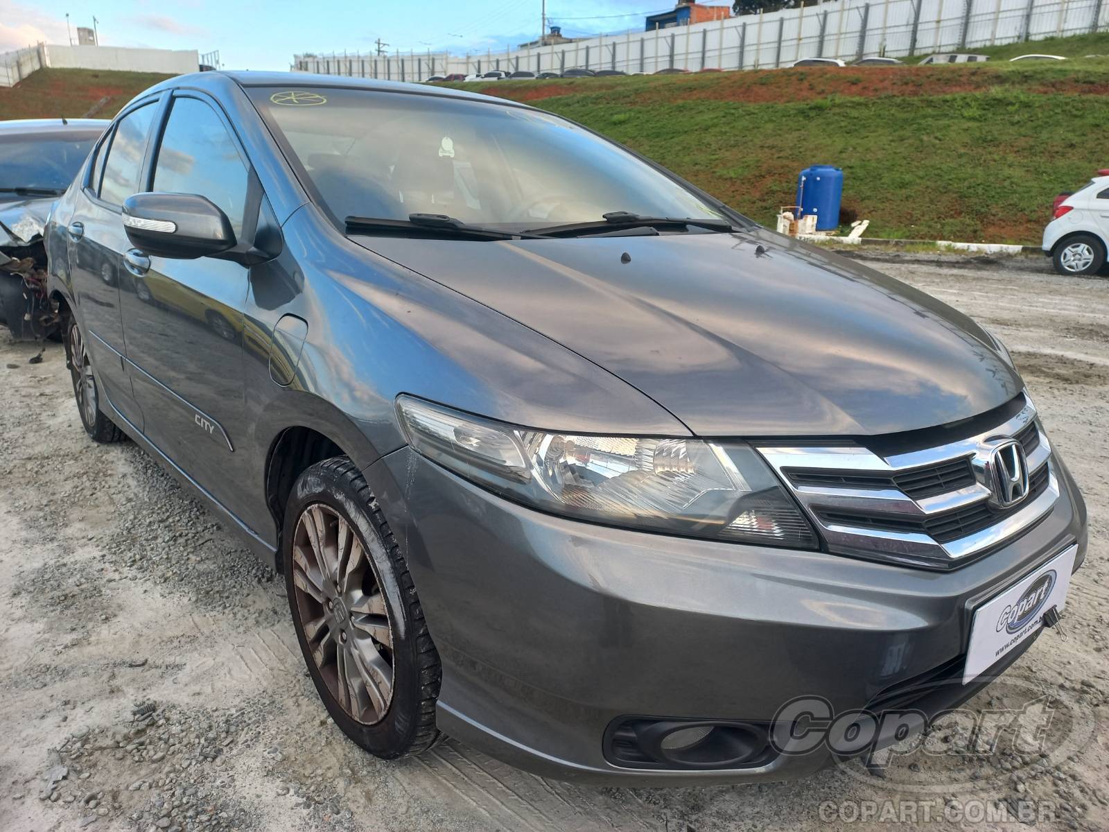 Veículo Honda City Honda City LX 1.5 16V 2014 Médio Dano Traseiro 2014 em leilão