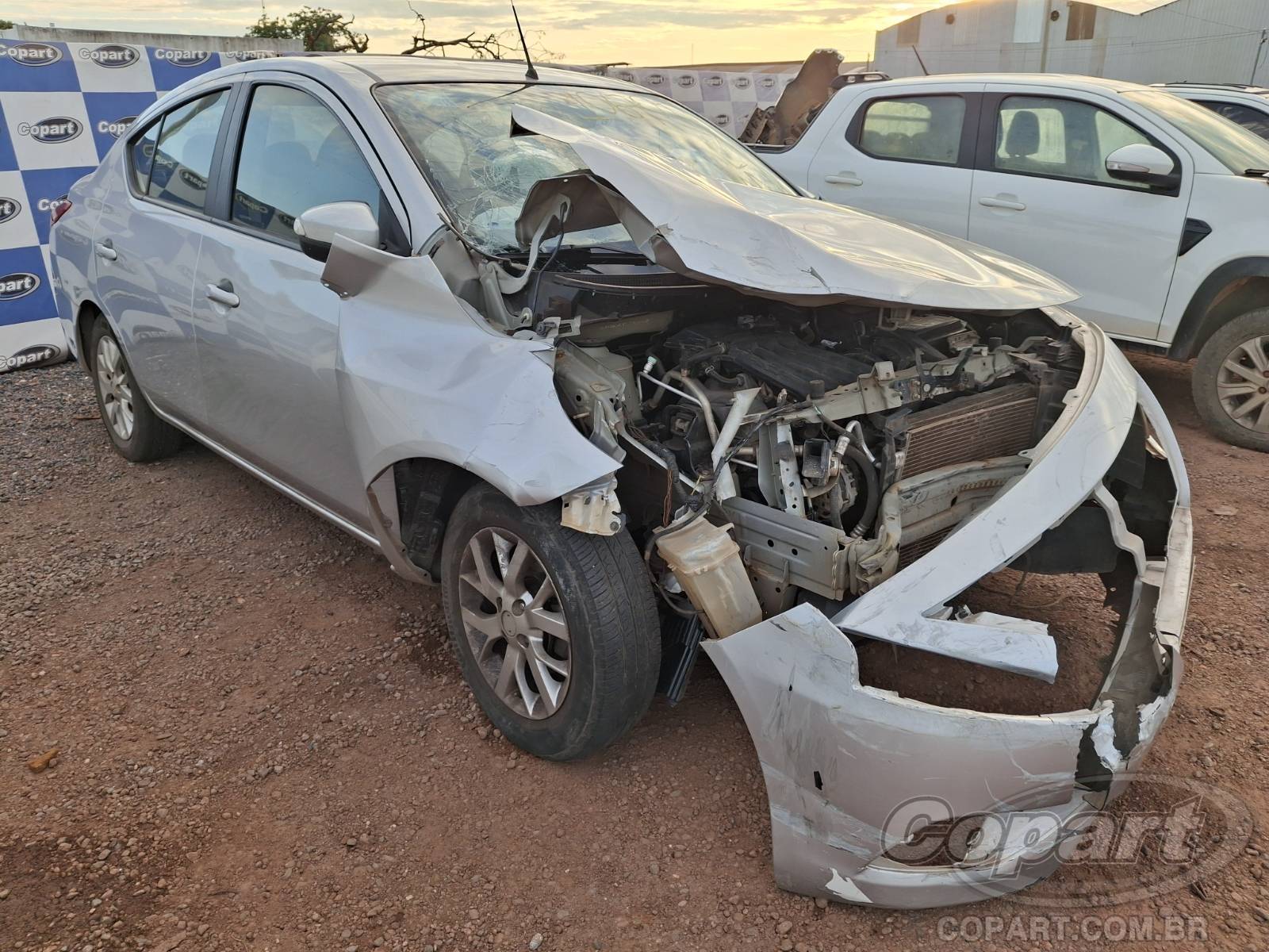 Veículo Nissan Versa NISSAN VERSA 2020 Flex - Collision Frontal 2020 em leilão