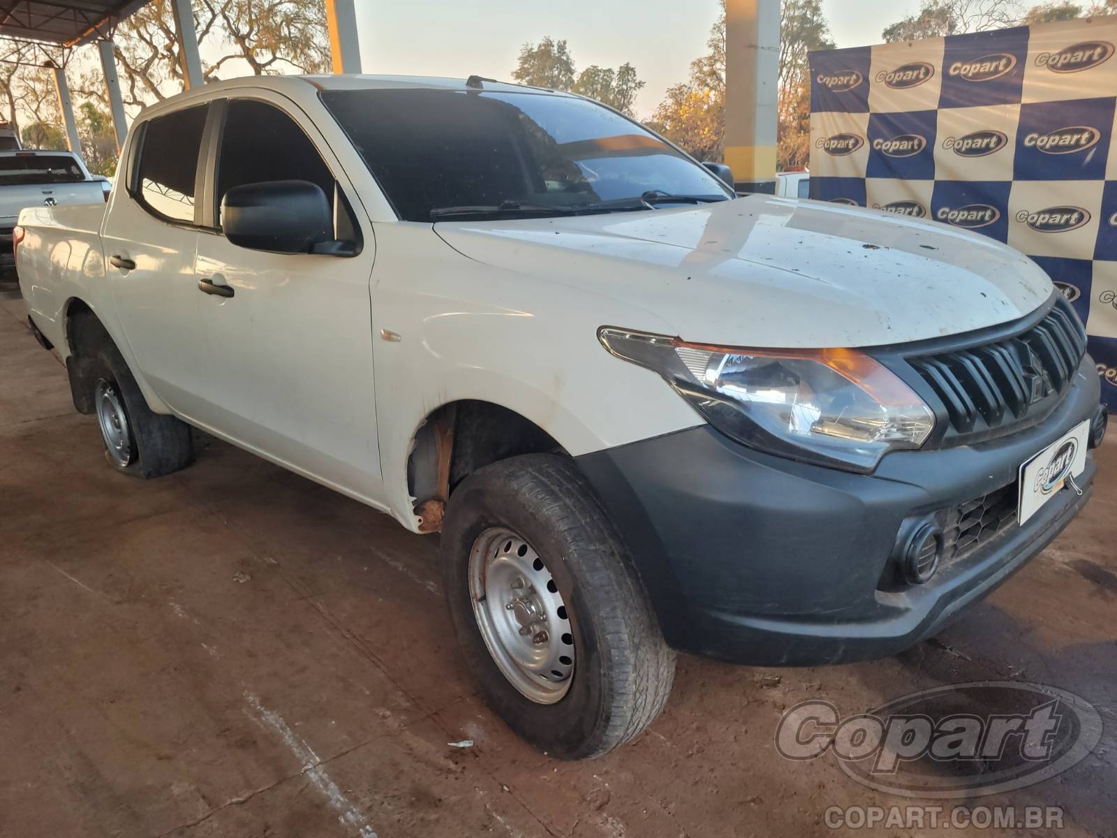 Veículo Mitsubishi L200 Mitsubishi L200 Triton Sport GL 2.4 16V MIVEC Turbo 2022 Pequena Monta 2022 em leilão
