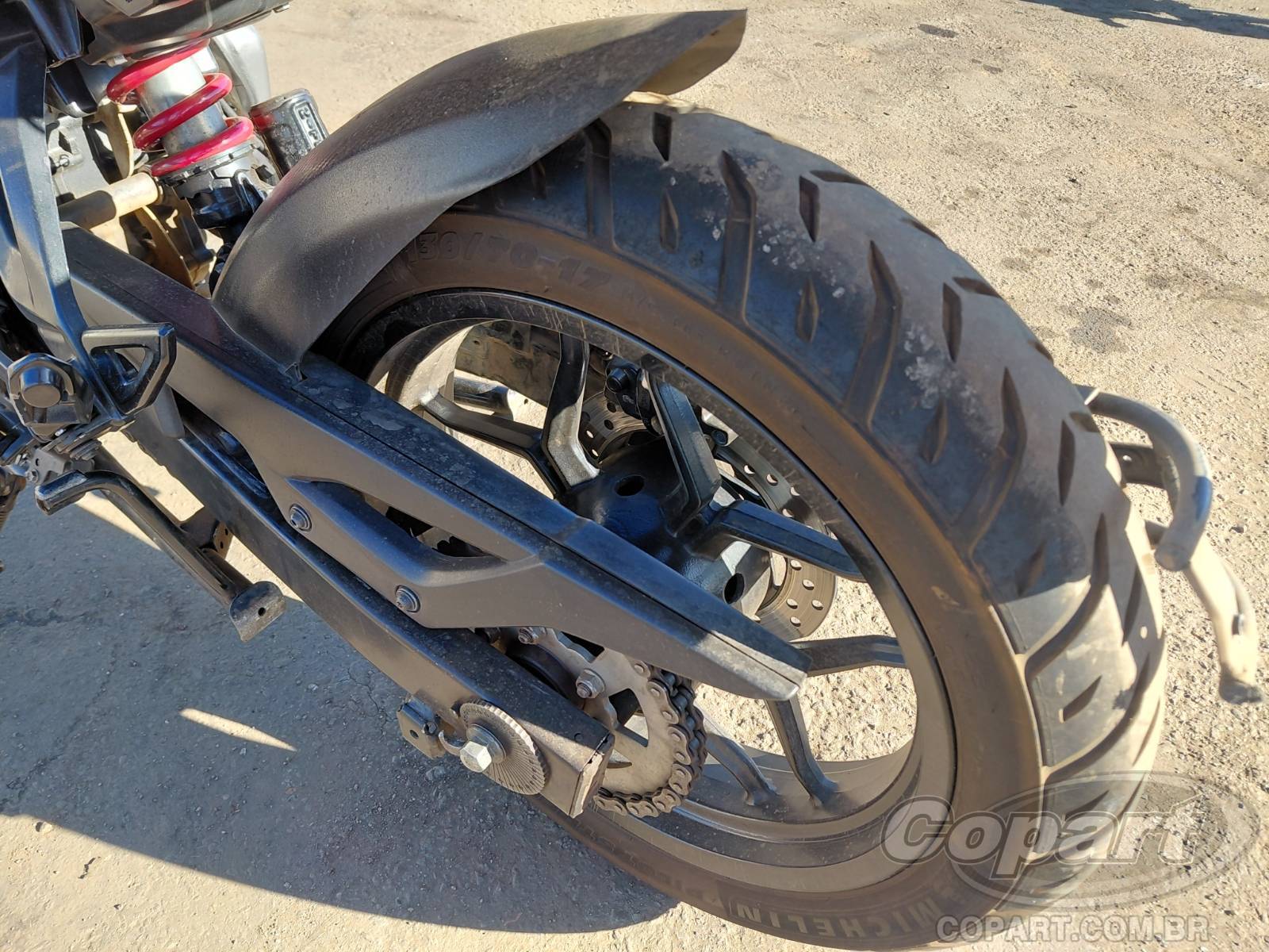 Foto 7 de 10: 2024 BAJAJ DOMINAR