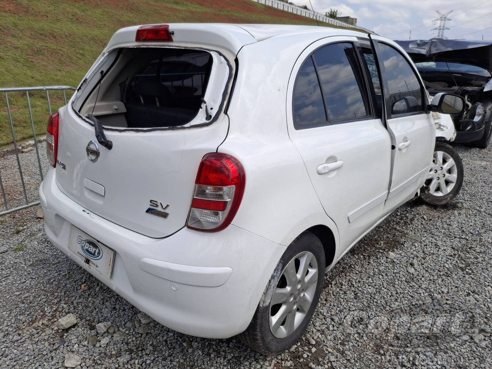 Foto 4: 2014 NISSAN MARCH