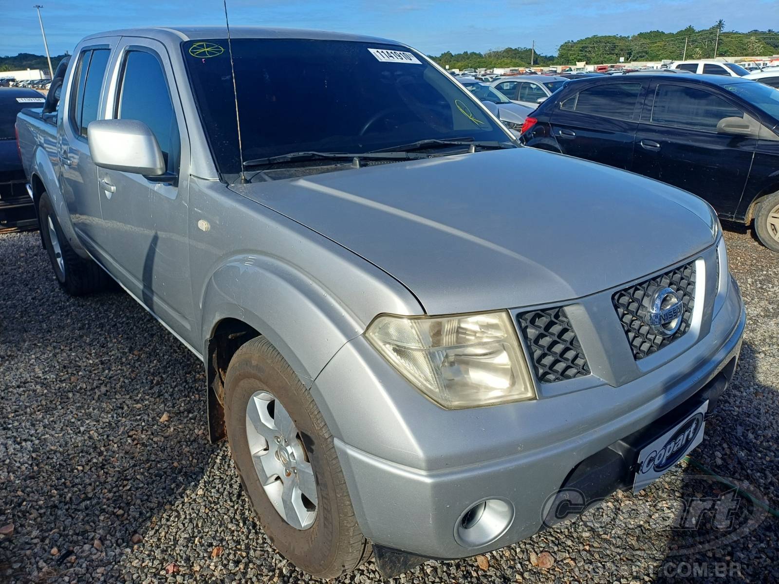Nissan Frontier CD 2013 em leilão