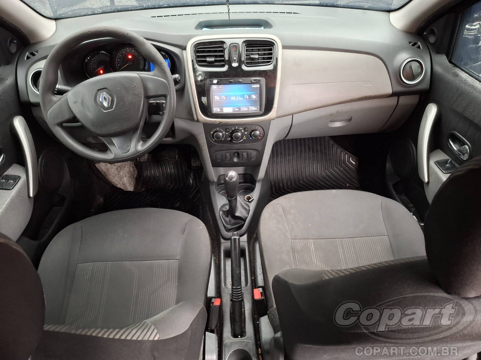 Foto 9 de 15: 2015 RENAULT LOGAN