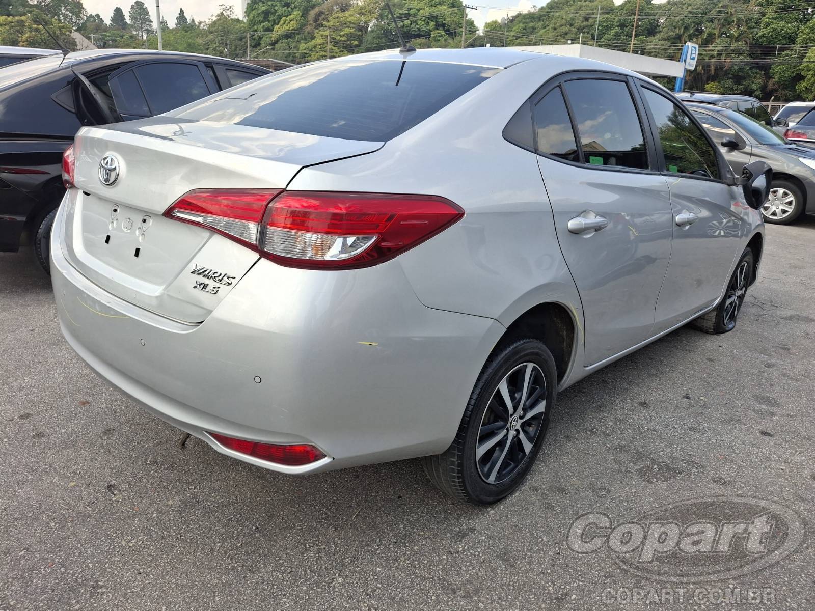 2021 TOYOTA YARIS SEDA — foto 4 de 10