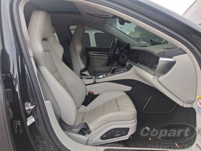 2022 PORSCHE PANAMERA 