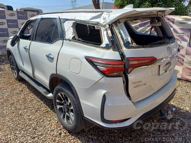 2017 TOYOTA HILUX SW4 