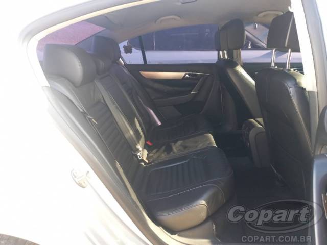 2011 VOLKSWAGEN PASSAT 