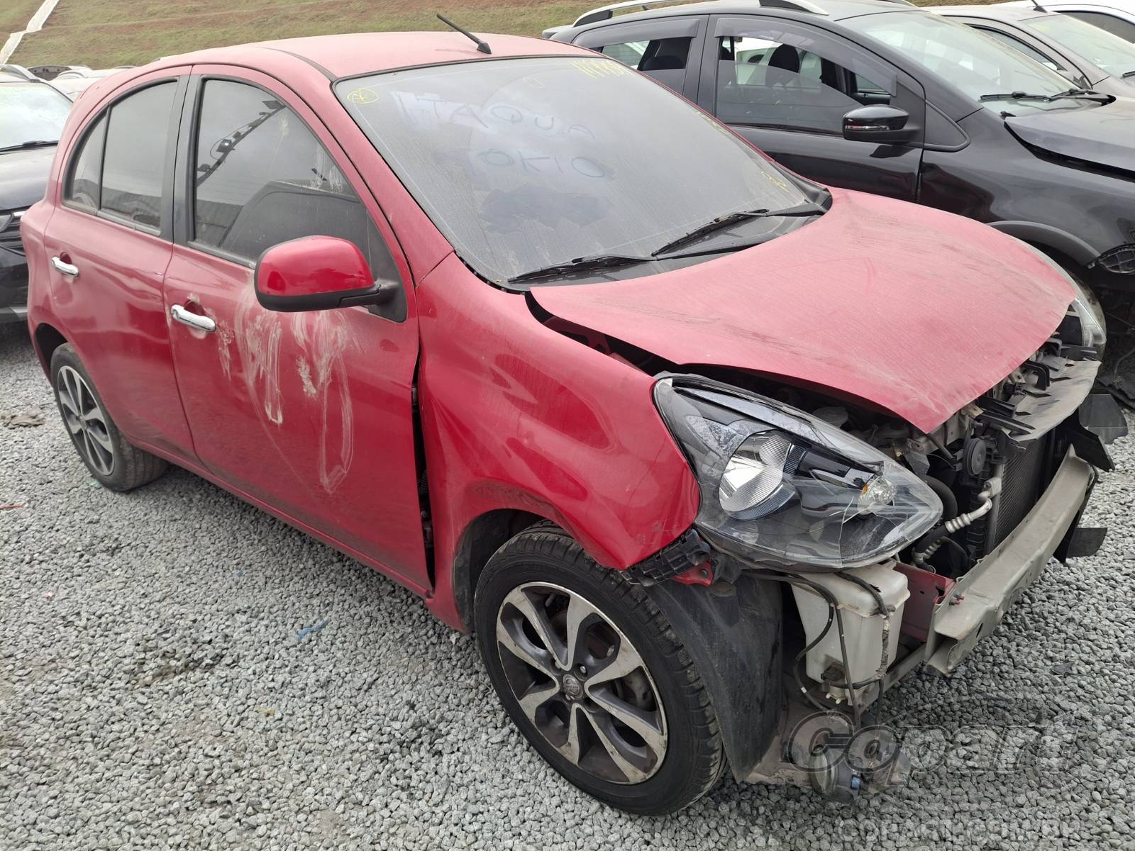 Nissan March 2016 em leilão