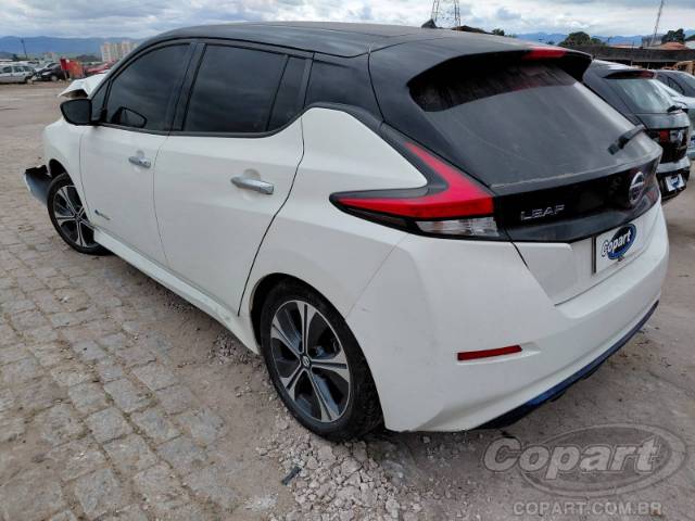 2022 NISSAN LEAF 
