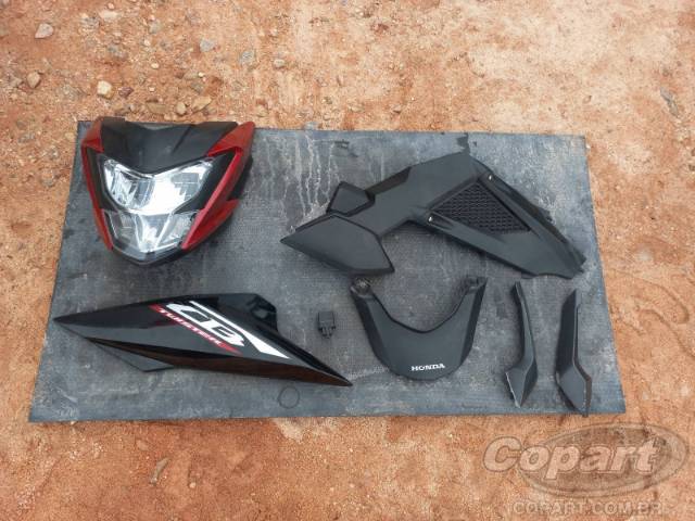 2025 HONDA CB 300F 