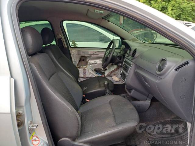 2015 VOLKSWAGEN VOYAGE 