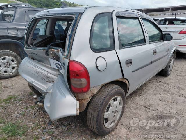 2001 CHEVROLET CORSA 
