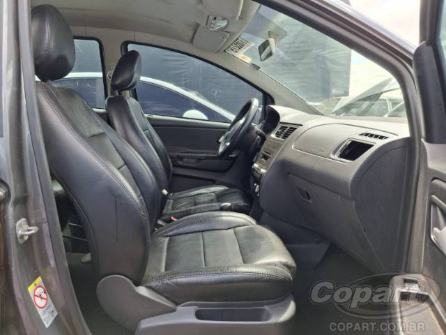 2013 VOLKSWAGEN FOX 