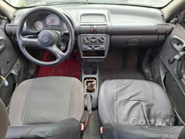 2001 CHEVROLET CORSA SEDAN 